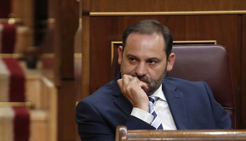 MADRID, 13/06/2017.- El portavoz parlamentario del PSOE, José Luis Ábalos, durante el debate en el pleno del Congreso de la moción de censura que Unidos Podemos ha presentado contra el presidente del Gobierno, Mariano Rajoy. EFE/Javier Lizón