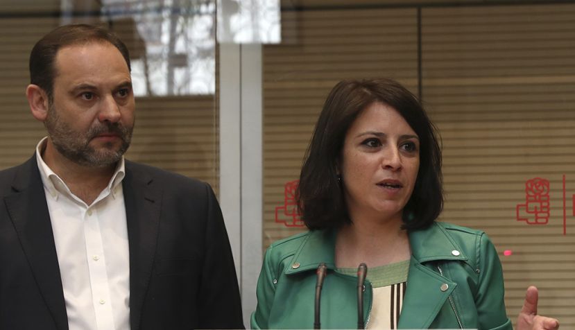José Luis Ábalos y la diputada del PSOE por Asturias Adriana Lastra, en una imagen de archivo / EFE