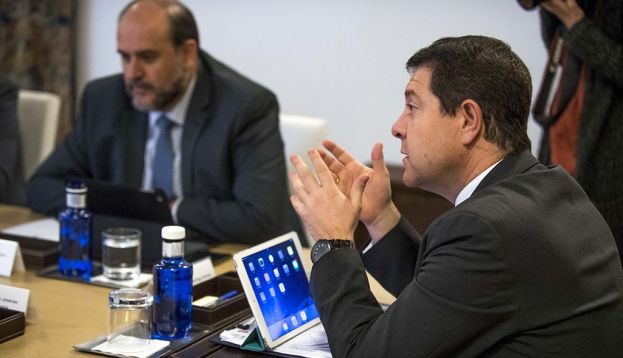 El presidente de Castilla-La Mancha, Emiliano García-Page, presidiendo un Consejo de Gobierno / EFE / ARCHIVO