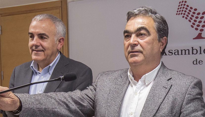 Los diputados Jesús Navarro (d) y Alfonso Martínez Baños, en una imagen de archivo / EFE