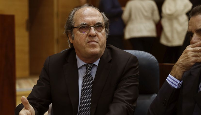 MADRID, 11/05/2017.- El portavoz del PSOE-M, Ángel Gabilondo, durante el pleno de la Asamblea de Madrid en el que ha dicho que la "dejación de funciones" de la presidenta regional, Cristina Cifuentes, ha provocado un "daño con nombres y apellidos" en diferentes fundaciones, consorcios y empresas de la Comunidad, como Canal de Isabel II o Nuevo Arpegio. EFE/Emilio Naranjo